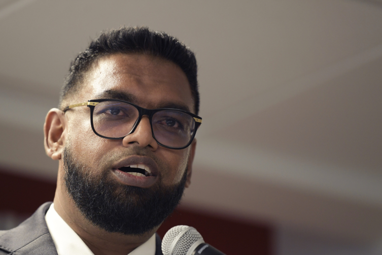 Guyana Devlet Başkanı Irfaan Ali ile Venezuela Devlet Başkanı Nicolas Maduro, ihtilaflı bölgeye ilişkin 14 Aralık’ta yüz yüze görüşecek. Fotoğraf: Reuters